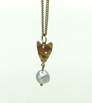 9ct Gold Heart  Silver Pearl Necklace (40).   Jewellery by Holly Belsher. 15" chain/9ct gold & pearl.