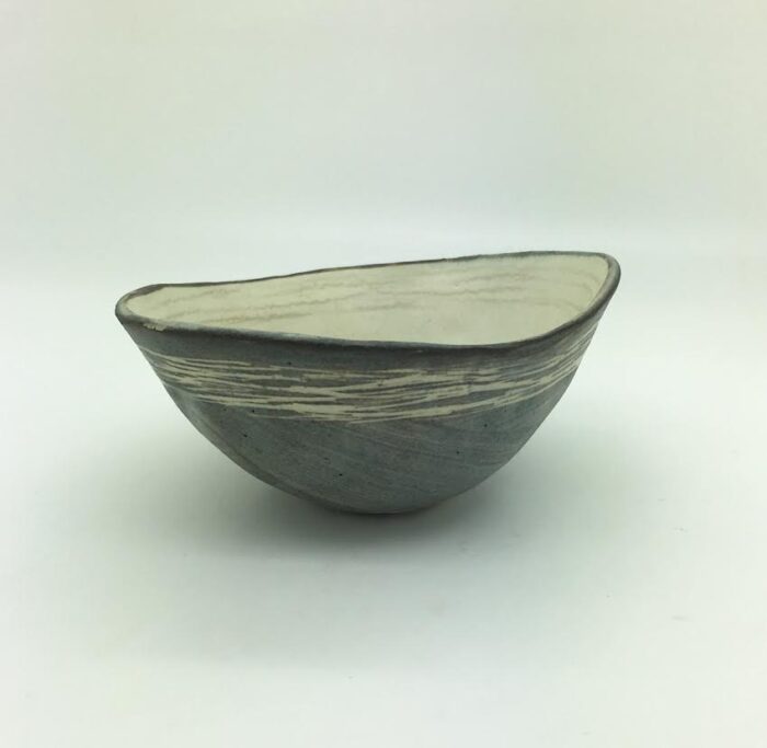 Oval bowl.   Ceramics by Sue Mundy. Stoneware.