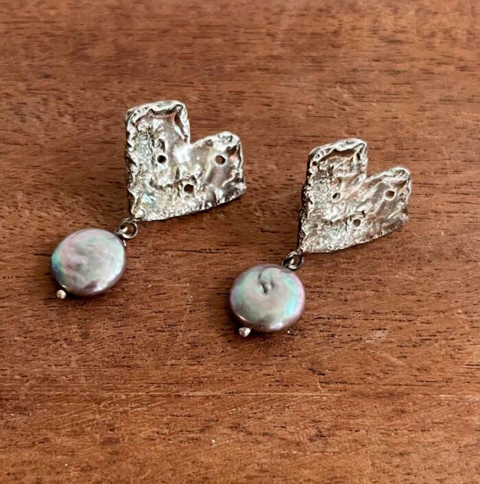 Silver studs with purple pearl earring (12). Jewellery by Holly Belsher. Silver. Silver studs with purple pearl earring (12). Jewellery by Holly Belsher. Silver.